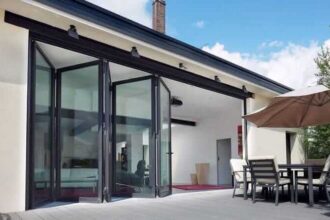 Katlanır Cam Balkonlar ile Mekânlara Dört Mevsim Konfor ve Estetik